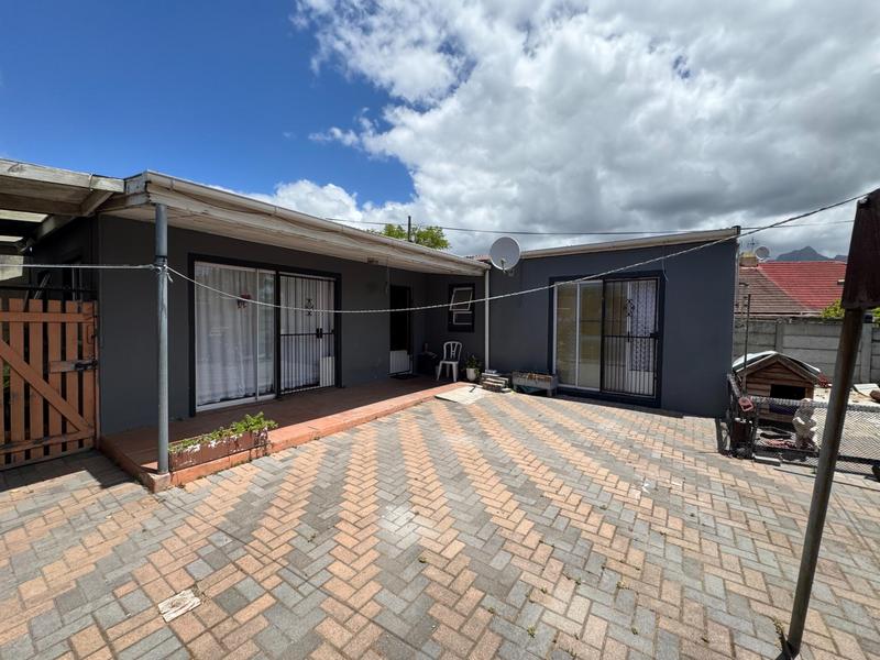 4 Bedroom Property for Sale in Athlone Western Cape